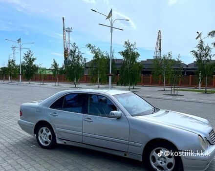 Серый Мерседес Е-Класс, объемом двигателя 3.2 л и пробегом 500 тыс. км за 3000 $, фото 5 на Automoto.ua