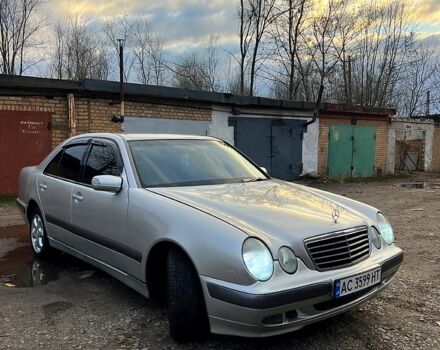 Серый Мерседес Е-Класс, объемом двигателя 2.2 л и пробегом 550 тыс. км за 4500 $, фото 3 на Automoto.ua