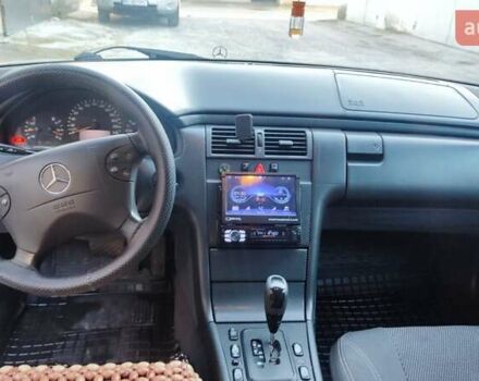Сірий Мерседес Е-Клас, об'ємом двигуна 2 л та пробігом 389 тис. км за 4000 $, фото 28 на Automoto.ua