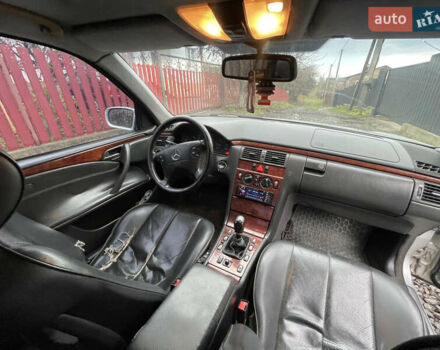 Серый Мерседес Е-Класс, объемом двигателя 2.15 л и пробегом 340 тыс. км за 3400 $, фото 4 на Automoto.ua