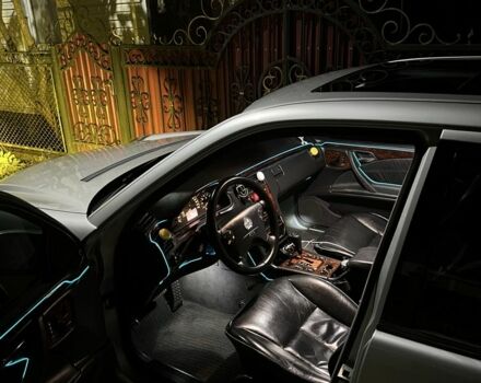 Серый Мерседес Е-Класс, объемом двигателя 2.8 л и пробегом 490 тыс. км за 4400 $, фото 22 на Automoto.ua