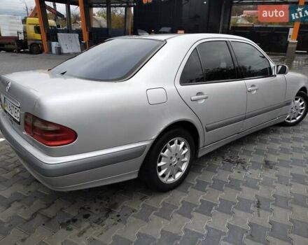 Серый Мерседес Е-Класс, объемом двигателя 2 л и пробегом 530 тыс. км за 3500 $, фото 3 на Automoto.ua