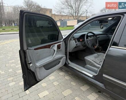 Сірий Мерседес Е-Клас, об'ємом двигуна 2.2 л та пробігом 340 тис. км за 3850 $, фото 30 на Automoto.ua