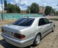 Сірий Мерседес Е-Клас, об'ємом двигуна 2 л та пробігом 300 тис. км за 3000 $, фото 4 на Automoto.ua