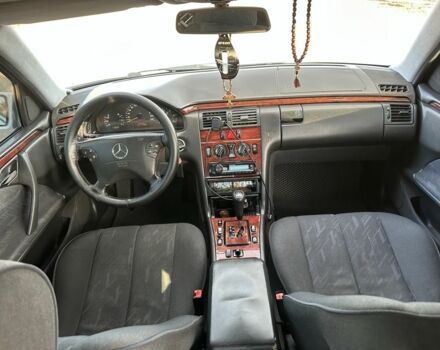 Сірий Мерседес Е-Клас, об'ємом двигуна 2.2 л та пробігом 470 тис. км за 4699 $, фото 6 на Automoto.ua