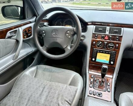 Сірий Мерседес Е-Клас, об'ємом двигуна 2.2 л та пробігом 340 тис. км за 3850 $, фото 68 на Automoto.ua