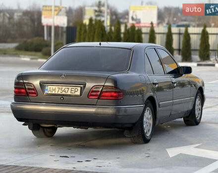 Серый Мерседес Е-Класс, объемом двигателя 2 л и пробегом 330 тыс. км за 2999 $, фото 9 на Automoto.ua