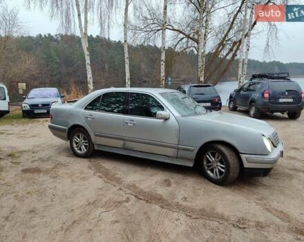 Сірий Мерседес Е-Клас, об'ємом двигуна 2.4 л та пробігом 339 тис. км за 2900 $, фото 6 на Automoto.ua