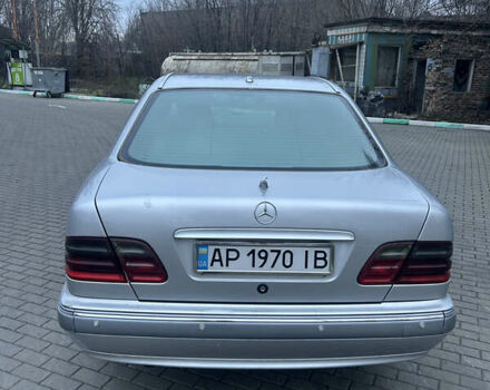 Серый Мерседес Е-Класс, объемом двигателя 2.69 л и пробегом 338 тыс. км за 4400 $, фото 5 на Automoto.ua