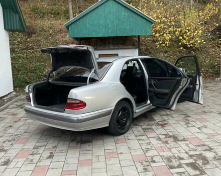 Серый Мерседес Е-Класс, объемом двигателя 2.15 л и пробегом 370 тыс. км за 3200 $, фото 7 на Automoto.ua