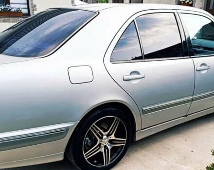 Серый Мерседес Е-Класс, объемом двигателя 2.8 л и пробегом 385 тыс. км за 4000 $, фото 7 на Automoto.ua