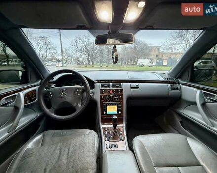 Сірий Мерседес Е-Клас, об'ємом двигуна 2.2 л та пробігом 340 тис. км за 3850 $, фото 70 на Automoto.ua