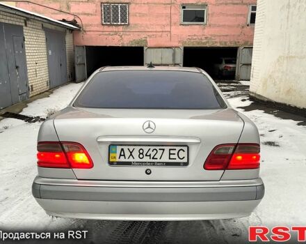 Серый Мерседес Е-Класс, объемом двигателя 2 л и пробегом 280 тыс. км за 3800 $, фото 1 на Automoto.ua