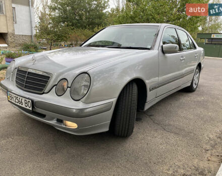 Серый Мерседес Е-Класс, объемом двигателя 2 л и пробегом 208 тыс. км за 6500 $, фото 1 на Automoto.ua