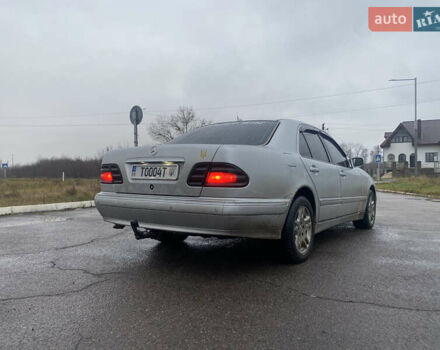 Серый Мерседес Е-Класс, объемом двигателя 3.2 л и пробегом 318 тыс. км за 4000 $, фото 2 на Automoto.ua