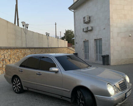 Сірий Мерседес Е-Клас, об'ємом двигуна 2 л та пробігом 300 тис. км за 2700 $, фото 24 на Automoto.ua