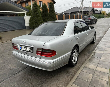 Серый Мерседес Е-Класс, объемом двигателя 2.4 л и пробегом 530 тыс. км за 3500 $, фото 4 на Automoto.ua