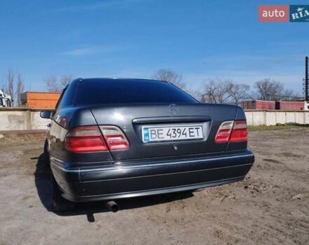 Серый Мерседес Е-Класс, объемом двигателя 2.1 л и пробегом 300 тыс. км за 6000 $, фото 12 на Automoto.ua