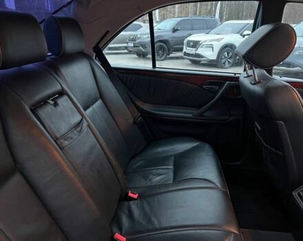 Серый Мерседес Е-Класс, объемом двигателя 3.2 л и пробегом 470 тыс. км за 5100 $, фото 17 на Automoto.ua