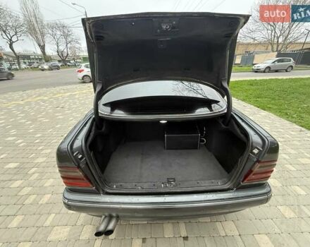 Сірий Мерседес Е-Клас, об'ємом двигуна 2.2 л та пробігом 340 тис. км за 3850 $, фото 73 на Automoto.ua