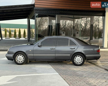 Серый Мерседес Е-Класс, объемом двигателя 2 л и пробегом 330 тыс. км за 2999 $, фото 6 на Automoto.ua