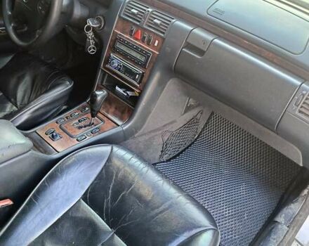 Сірий Мерседес Е-Клас, об'ємом двигуна 2.2 л та пробігом 364 тис. км за 3500 $, фото 21 на Automoto.ua