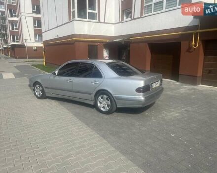 Серый Мерседес Е-Класс, объемом двигателя 2.2 л и пробегом 479 тыс. км за 4500 $, фото 4 на Automoto.ua