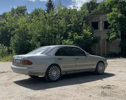 Сірий Мерседес Е-Клас, об'ємом двигуна 2 л та пробігом 347 тис. км за 3000 $, фото 5 на Automoto.ua
