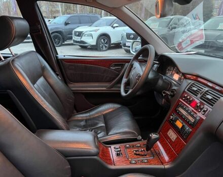 Серый Мерседес Е-Класс, объемом двигателя 3.2 л и пробегом 470 тыс. км за 5100 $, фото 15 на Automoto.ua