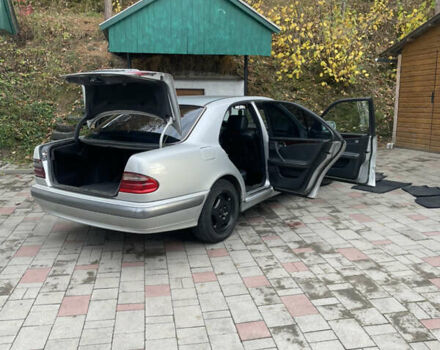 Серый Мерседес Е-Класс, объемом двигателя 2.15 л и пробегом 370 тыс. км за 3200 $, фото 1 на Automoto.ua