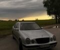 Серый Мерседес Е-Класс, объемом двигателя 2.1 л и пробегом 490 тыс. км за 3003 $, фото 1 на Automoto.ua