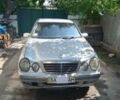 Сірий Мерседес Е-Клас, об'ємом двигуна 2 л та пробігом 588 тис. км за 2800 $, фото 1 на Automoto.ua