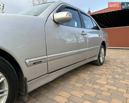 Мерседес Е-Клас 2000 у Сторожинце на Automoto.ua Сірий Мерседес Е-Клас, об'ємом двигуна 2.7 л та пробігом 346 тис. км за 5200 $, фото 9 на Automoto.ua