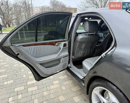 Сірий Мерседес Е-Клас, об'ємом двигуна 2.2 л та пробігом 340 тис. км за 3850 $, фото 59 на Automoto.ua