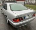 Серый Мерседес Е-Класс, объемом двигателя 3.2 л и пробегом 270 тыс. км за 3200 $, фото 2 на Automoto.ua