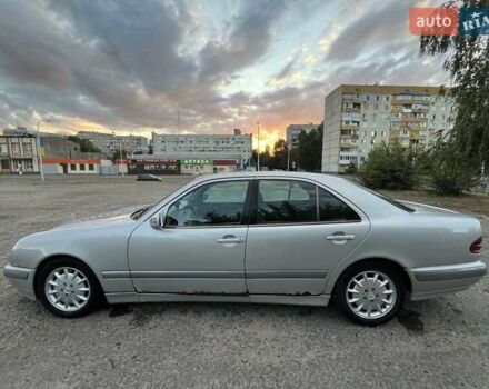 Серый Мерседес Е-Класс, объемом двигателя 2 л и пробегом 400 тыс. км за 3200 $, фото 3 на Automoto.ua