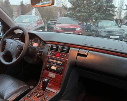 Серый Мерседес Е-Класс, объемом двигателя 3.2 л и пробегом 470 тыс. км за 5100 $, фото 12 на Automoto.ua