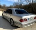 Серый Мерседес Е-Класс, объемом двигателя 3.2 л и пробегом 284 тыс. км за 4800 $, фото 2 на Automoto.ua