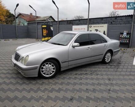 Серый Мерседес Е-Класс, объемом двигателя 2 л и пробегом 530 тыс. км за 3500 $, фото 1 на Automoto.ua