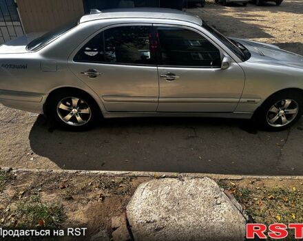 Серый Мерседес Е-Класс, объемом двигателя 2.8 л и пробегом 0 тыс. км за 3950 $, фото 3 на Automoto.ua