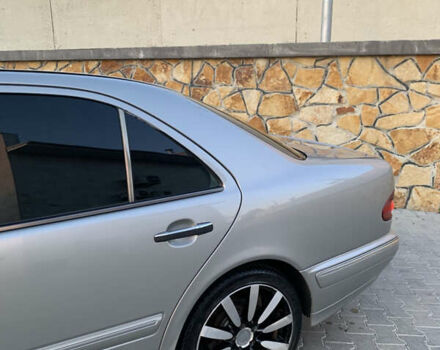 Сірий Мерседес Е-Клас, об'ємом двигуна 2 л та пробігом 300 тис. км за 2700 $, фото 7 на Automoto.ua