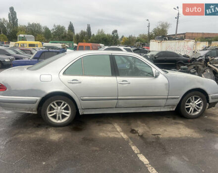 Серый Мерседес Е-Класс, объемом двигателя 2.4 л и пробегом 338 тыс. км за 2999 $, фото 6 на Automoto.ua