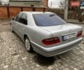 Сірий Мерседес Е-Клас, об'ємом двигуна 2 л та пробігом 300 тис. км за 2950 $, фото 3 на Automoto.ua