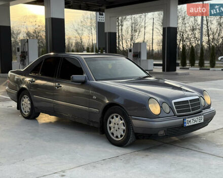Серый Мерседес Е-Класс, объемом двигателя 2 л и пробегом 330 тыс. км за 2999 $, фото 8 на Automoto.ua
