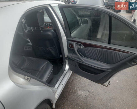 Серый Мерседес Е-Класс, объемом двигателя 2.4 л и пробегом 338 тыс. км за 2999 $, фото 17 на Automoto.ua