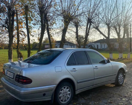 Сірий Мерседес Е-Клас, об'ємом двигуна 2 л та пробігом 407 тис. км за 3000 $, фото 2 на Automoto.ua