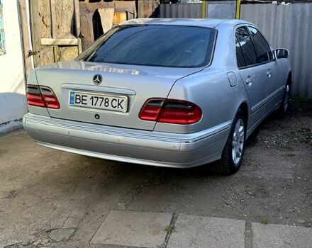 Серый Мерседес Е-Класс, объемом двигателя 2.4 л и пробегом 178 тыс. км за 3500 $, фото 2 на Automoto.ua