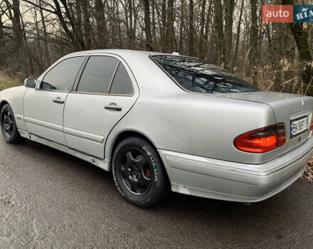 Серый Мерседес Е-Класс, объемом двигателя 2.4 л и пробегом 499 тыс. км за 2500 $, фото 2 на Automoto.ua