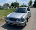 Сірий Мерседес Е-Клас, об'ємом двигуна 2 л та пробігом 407 тис. км за 2750 $, фото 1 на Automoto.ua