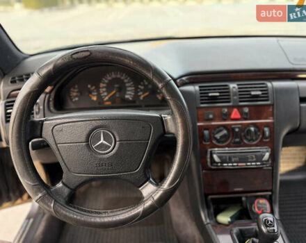 Серый Мерседес Е-Класс, объемом двигателя 2 л и пробегом 330 тыс. км за 2999 $, фото 22 на Automoto.ua